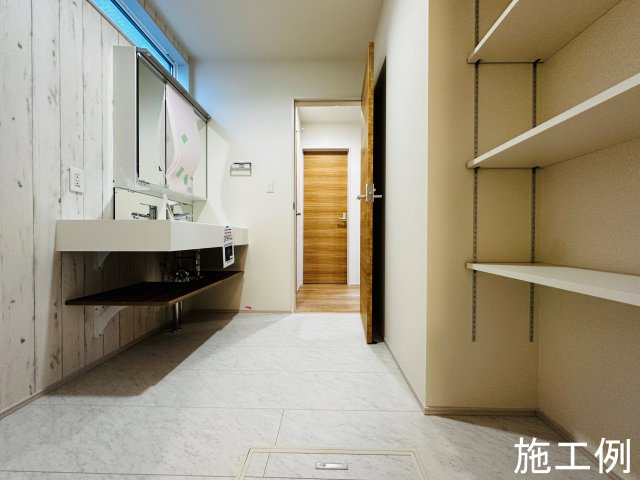 平塚市四之宮2丁目　平屋の新築戸建の独立洗面台