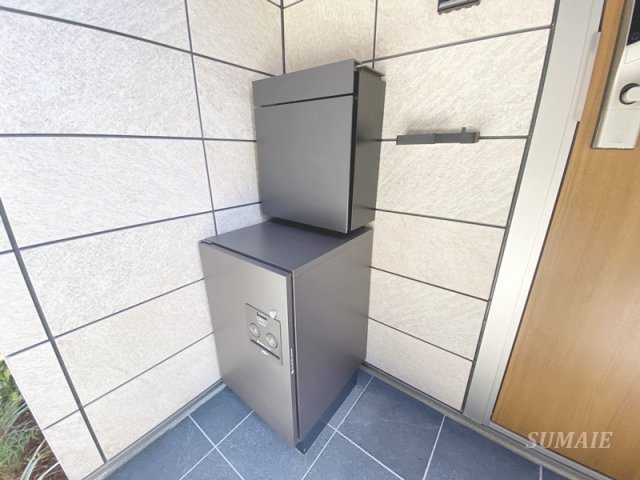 Ｃｏｍｉｃｈｉ浦和元町の設備|ポストと宅配ボックスです☆傘掛け付き