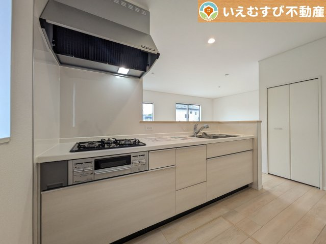Cradle garden　大泉町寄木戸第17のキッチン|機能性収納性に溢れるキッチン
収納もたっぷり付いていてすっきり片付く！毎日楽しくお料理が出来そうです！