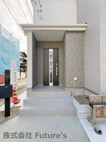 三郷市上彦名　新築戸建　全1棟　A号棟のエントランス|玄関アプローチです