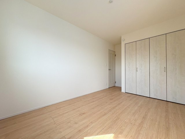 三郷市上彦名　新築戸建　全1棟　A号棟の洋室|クローゼット付きの洋室6帖・子供部屋としていかがでしょう