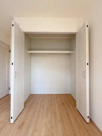 三郷市上彦名　新築戸建　全1棟　A号棟の収納|大切な衣類を収納できるクローゼット完備