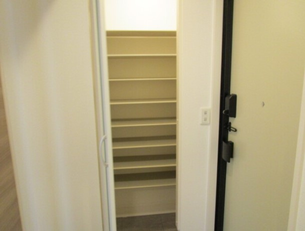 クレマチスの玄関