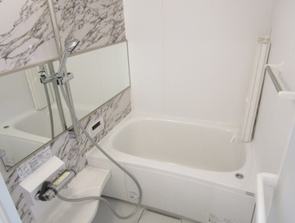 クレマチスの浴室