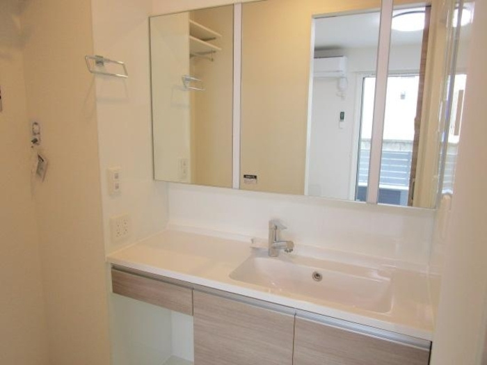 クレマチスの洗面所