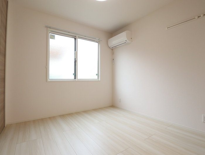 クアトロ・カーサ江津の洋室