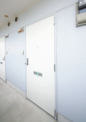 アオヤマハウスの玄関