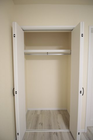 AQUE15の収納|洋服等たっぷりと収納できます。