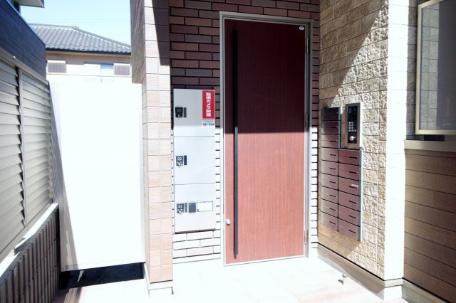 AQUE15のエントランス|オートロック、宅配ボックス、メールBOX完備