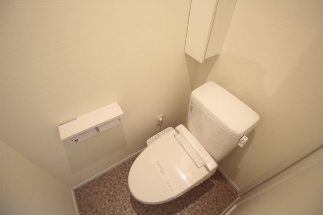 AQUE15のトイレ|温水洗浄便座です。