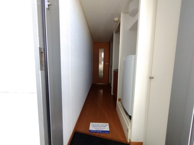 レオパレスサンヴィレッジ16の玄関