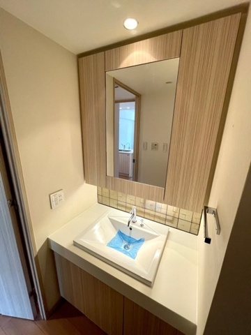 新品家具付きマンション日本橋馬喰町11(KaGood東京)の独立洗面台