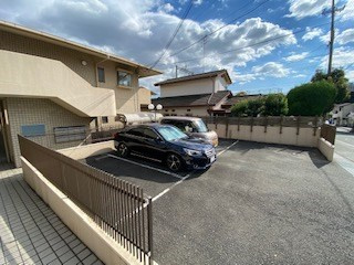 ハイム屋敷本の駐車場