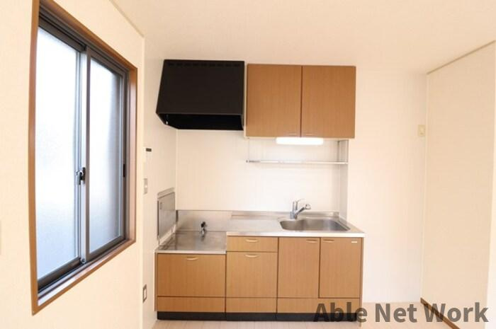 コンフォール・オリエAのキッチン|窓ありキッチン