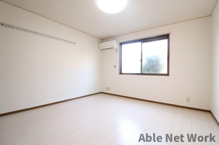 コンフォール・オリエAの洋室|8帖洋室