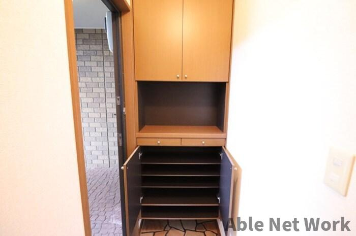 コンフォール・オリエAの玄関|シューズボックス付き