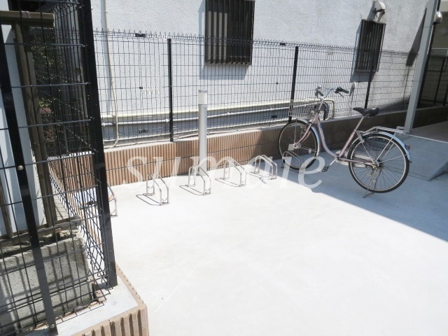 パレシュクルのその他共用部分|広い駐輪スペースです♪