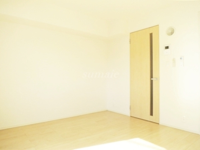 パレシュクルの寝室|窓側からのアングルです☆