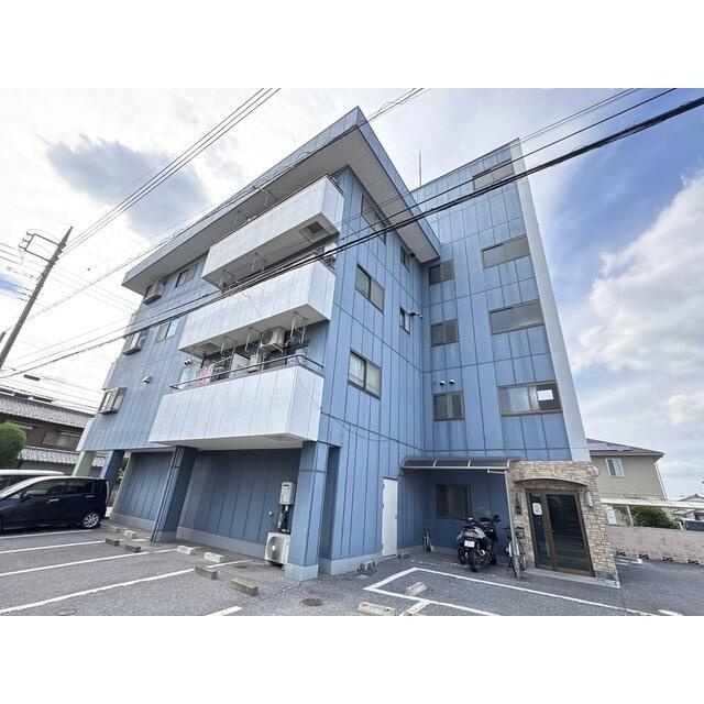 リエス館林のエントランス|ゆとりのあるエントランスです