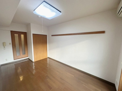 【寝室】 | スターダスト晴貞 | 収納付のお部屋