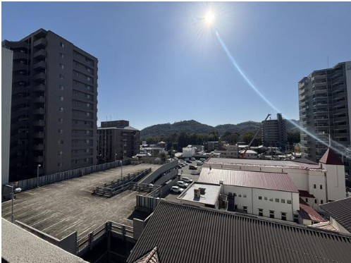 高知市本町５丁目ロイヤルガーデン鷹匠公園弐番館　中古マンションの展望|前面に抜ける爽快な眺望が魅力