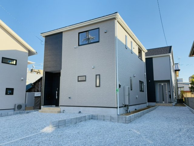 高知市前里2号棟の外観|シンプルで洗練された外観。暮らしやすさを考えた間取りと省エネ設備で、快適な新生活を実現。
