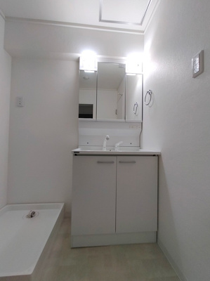 【独立洗面台】 | ハイマートすみれ | 日々の身支度に欠かせない独立洗面台。