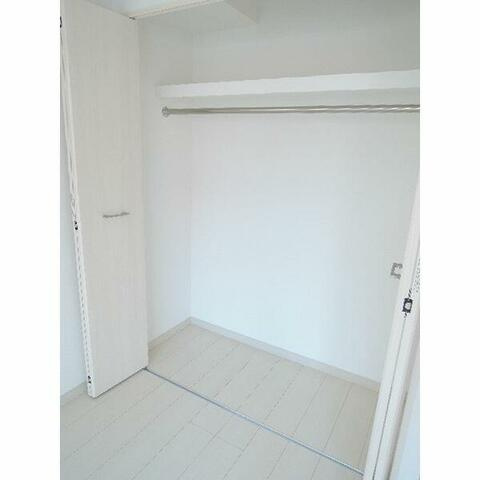 横浜翠葉BuildingⅠの収納|コートや大きい洋服も畳まず収納できます♪