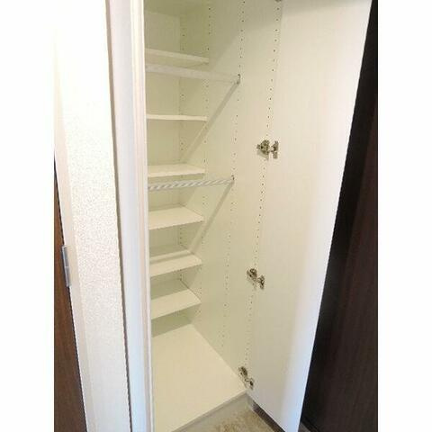 横浜翠葉BuildingⅠの玄関|広々玄関♪