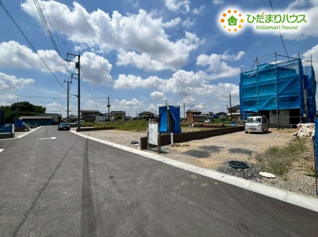 鴻巣市境　第1期　新築一戸建て　ワイウッドコート　04の前面道路含む現地写真