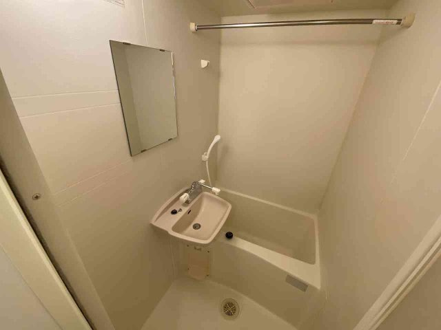 レオパレスドナルドの浴室|設備・仕様は号室により異なる為、現況を優先致します。