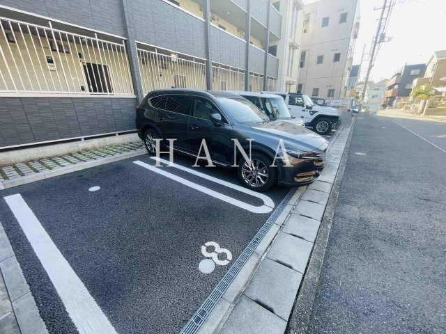 グラディート妙典の駐車場