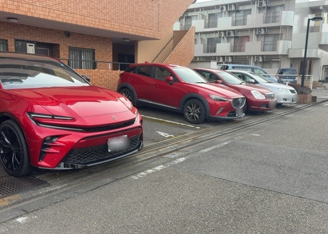 【駐車場】 | ライオンズマンション淵野辺第５ | 駐車場と明記されていても、最小スペースでつくられた駐車場だと大型車は駐車できなかったり、出入りしにくくなったりする可能性があります。お車のサイズと購入したい物件の駐車場のサイズを現地で確認しましょう。