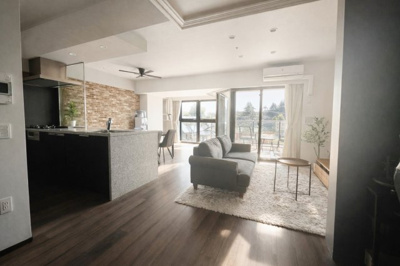 【居間・リビング】 | ヴェレーナシティ夙川パークナード1 | リビングが住まいの中心に。家族が自然に集まり、お互いの様子が分かりますね