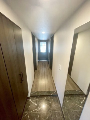 【玄関】 | ヴェレーナシティ夙川パークナード1 | 収納力の高いシューズボックス付き