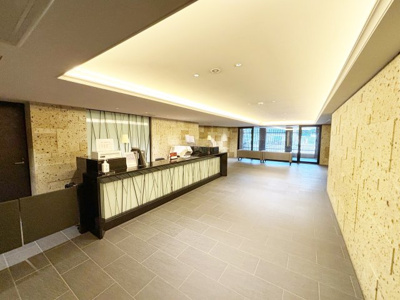 【エントランス】 | ヴェレーナシティ夙川パークナード1 | 広々エントランスで開放的な空間