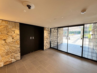 【エントランス】 | ヴェレーナシティ夙川パークナード1 | 住人の暮らしを守る２４時間セキュリティ