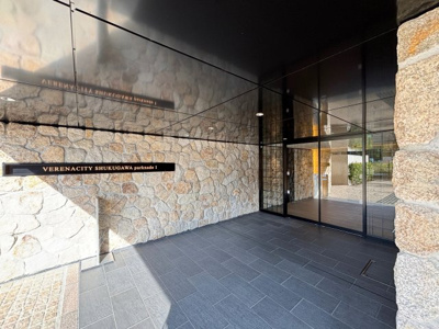 【エントランス】 | ヴェレーナシティ夙川パークナード1 | 住まう方、訪れる方を上品に迎えるエントランス