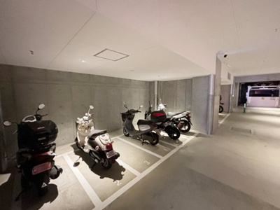 【駐輪場】 | ヴェレーナシティ夙川パークナード1 | 屋内駐輪場のため、雨で濡れる心配もないですね