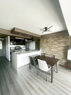 【居間・リビング】 | ヴェレーナシティ夙川パークナード1 | 調湿・脱臭効果のあるエコカラットで快適