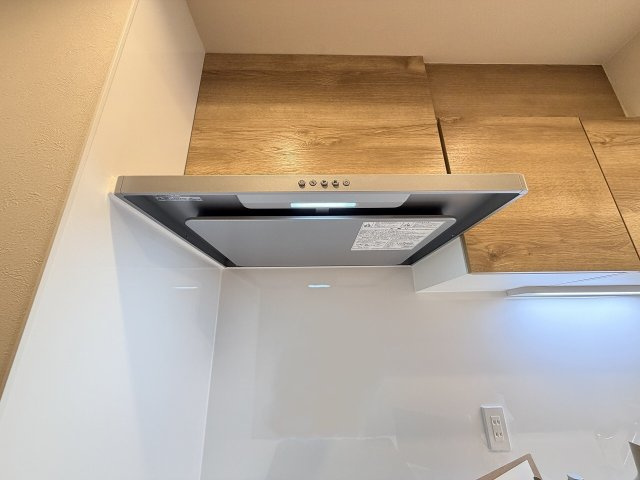 【キッチン】 | ライオンズマンション徳丸　（成増店） | 整流板付きでお掃除がしやすいスリムタイプ型レンジフードを採用。