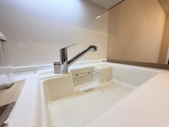 【キッチン】 | ライオンズマンション徳丸　（成増店） | 継ぎ目のない一体成型。美しさと掃除のしやすさを両立し人造大理石シンク。