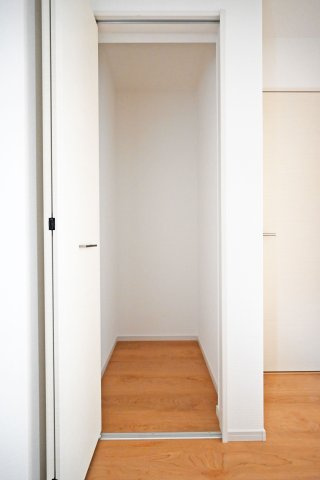 伊丹市南野北3丁目新築一戸建て│4LDK+駐車2台可(車種制限有)の収納|1階玄関収納付きでアウトドア用品や車用品など幅広く収納して頂けます。