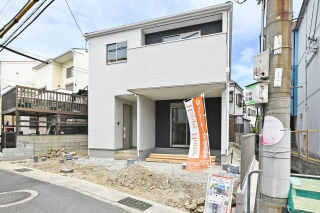 伊丹市南野北3丁目新築一戸建て│4LDK+駐車2台可(車種制限有)の外観|本物件は4LDK+駐車2台可(車種制限有)になります。詳しくはお気軽にお問い合わせ下さい。
