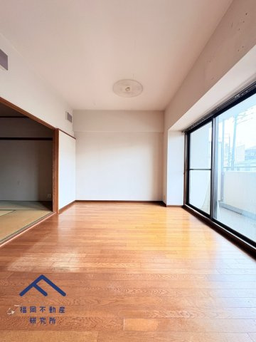 コスモ南福岡ウイングガーデンの居間・リビング