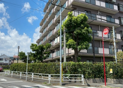 【その他共用部分】 | エステ・スクエア南林間 | 共用部分は、一棟の建物に住む区分所有者全員が共同で所有するとし、共用部分の管理、補修などは、区分所有者で形成される管理組合が行います。個人の判断で勝手に変更することはできませんので覚えておきましょう。