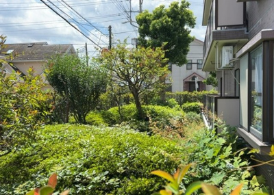 【外観】 | エステ・スクエア南林間 | 景色重視でお家選ぶをするとスーパーが遠い！学校が遠い！など生活をするうえで利便性で困ることもあります。まず一度現地を見学する際に、周辺の施設などがあるかを確認し、暮らし始めた後のことを想像しましょう。
