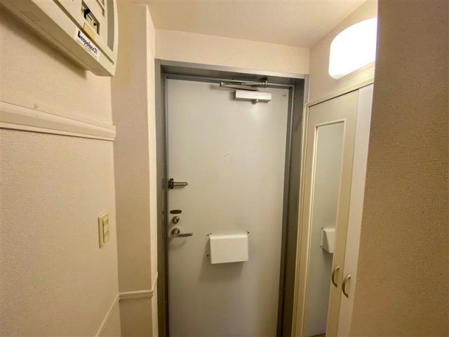 レオパレスサクラパークＡの玄関