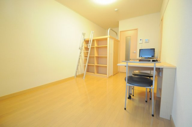 レオパレスサクラパークＡの居間・リビング