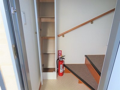 レオパレス満の玄関|1階に玄関がある内階段のお部屋です